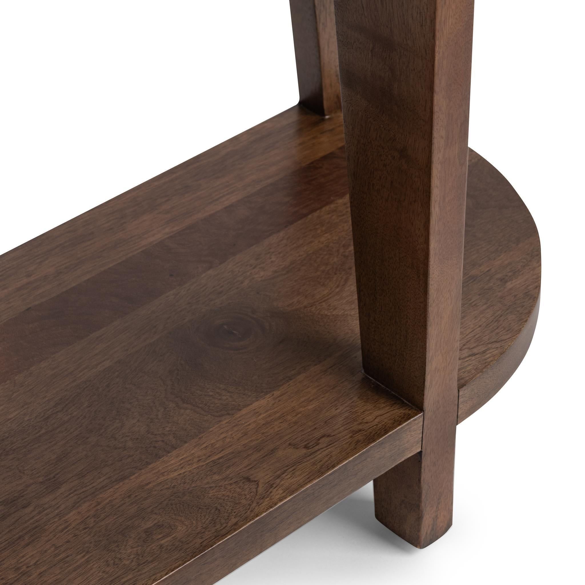 Alenna - Round Table