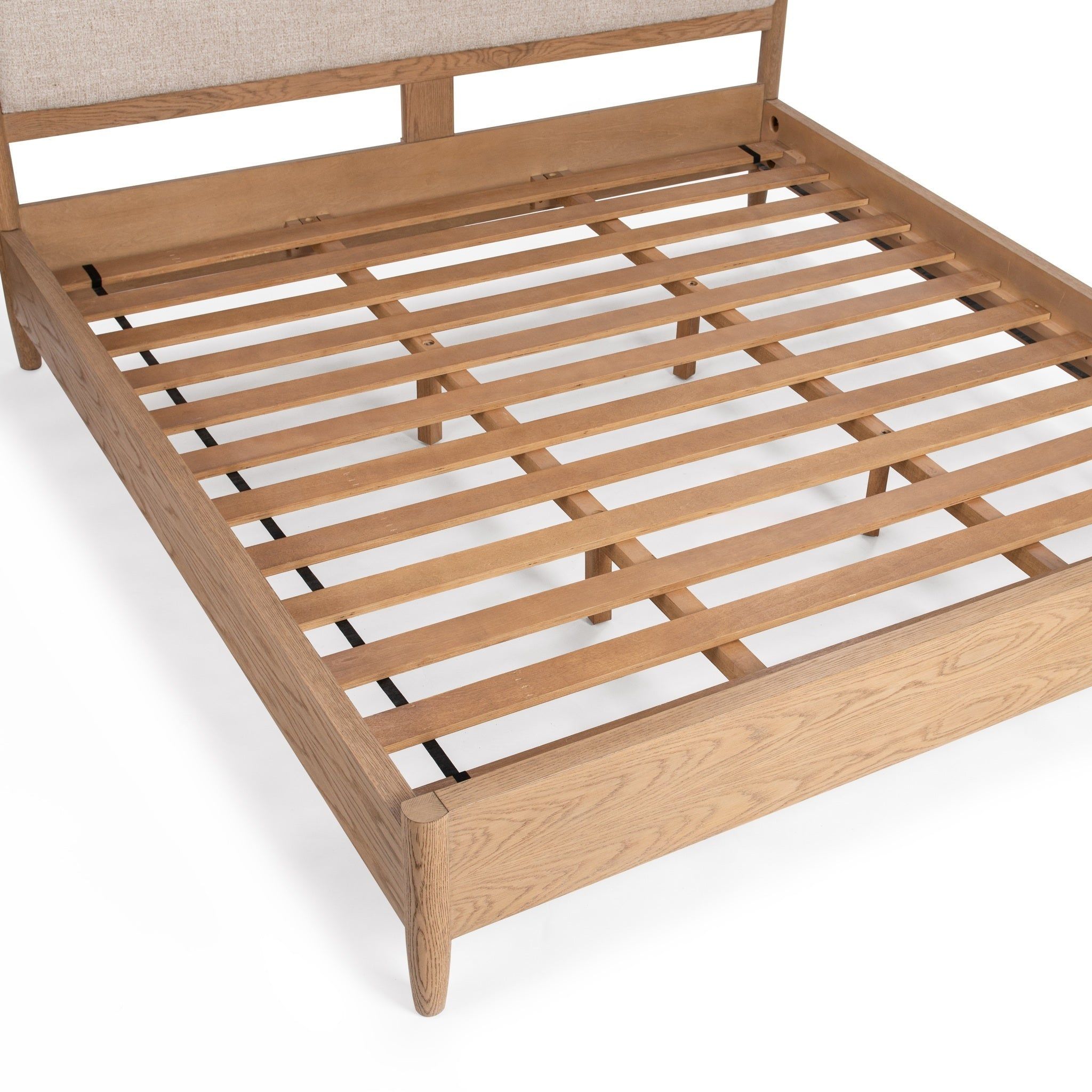 Alisen - Upholstered Bed
