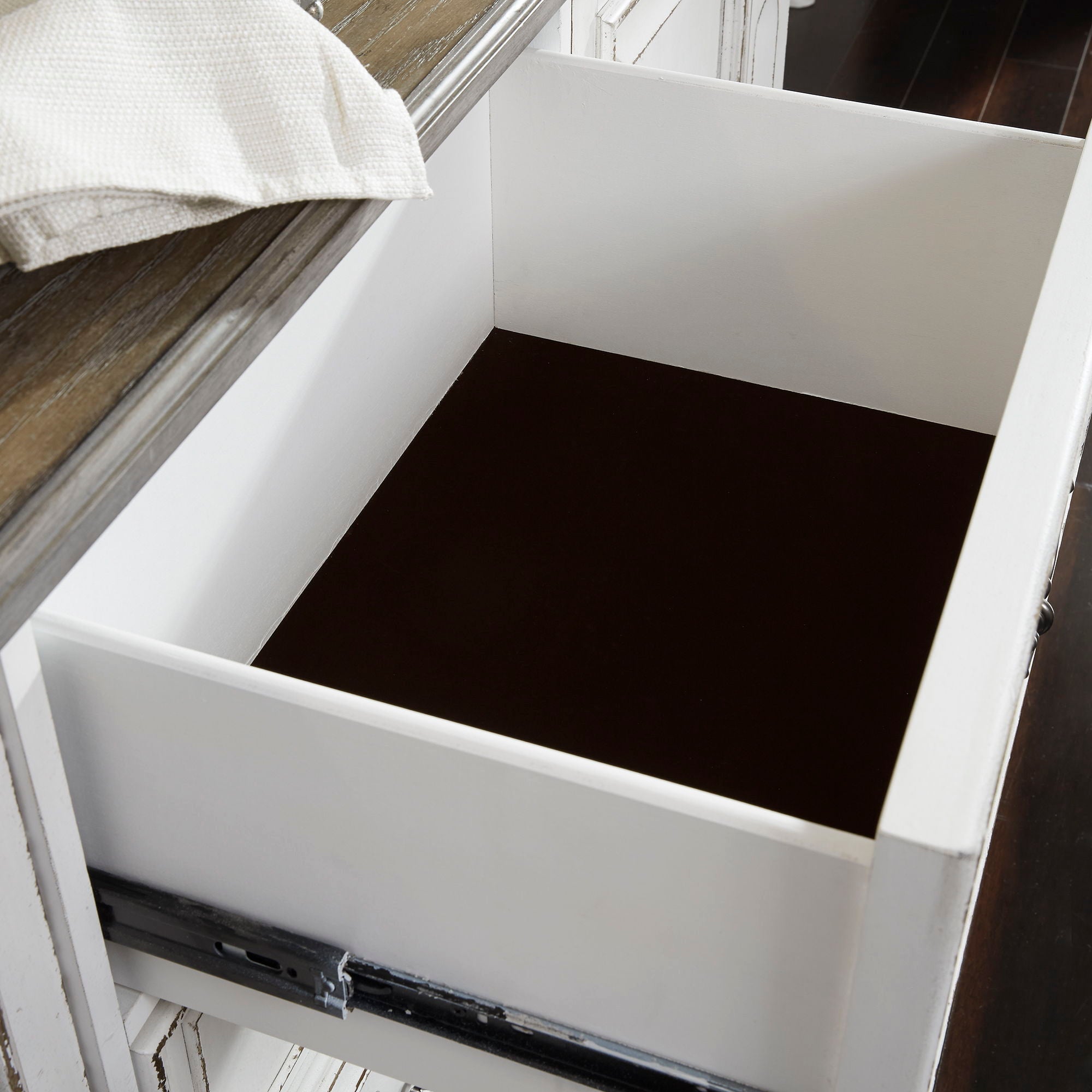 Abbey Park - Buffet - Antique White